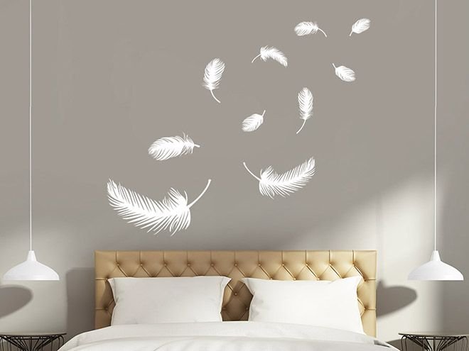 Спальня с перьями