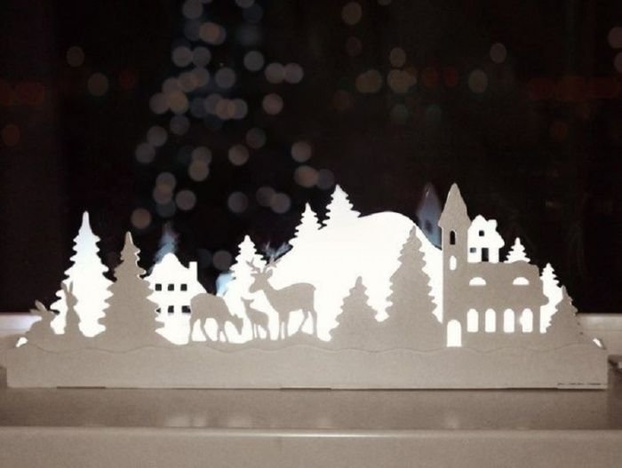 Зимнее украшение подоконника