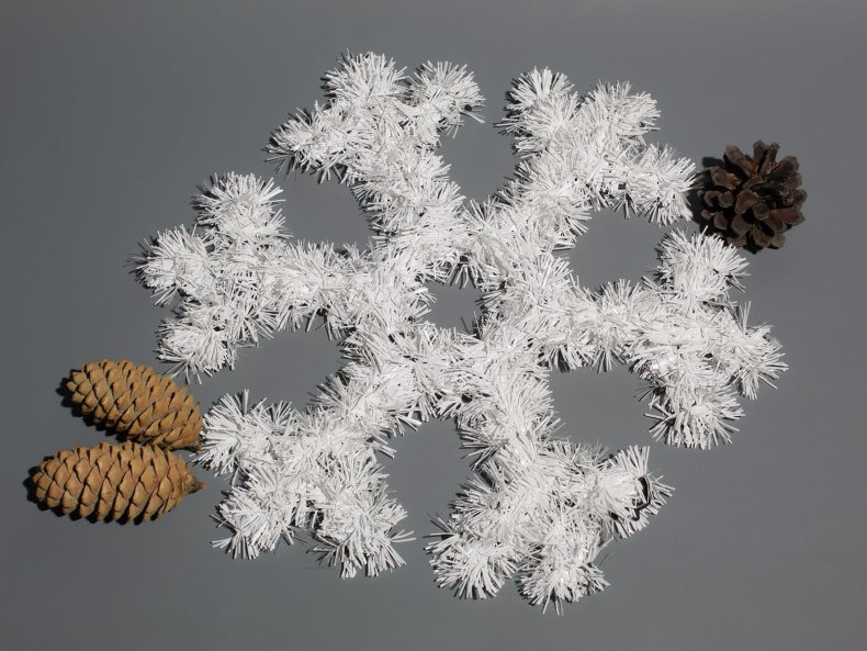 Мишура со снежинками