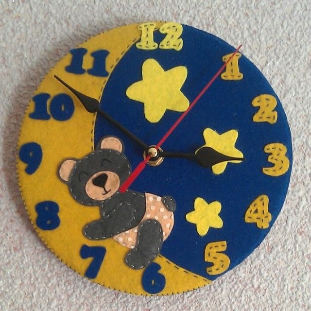 Новогодние часы из фетра
