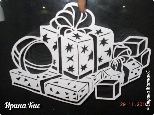 Вытынанки на окна коробки с подарками