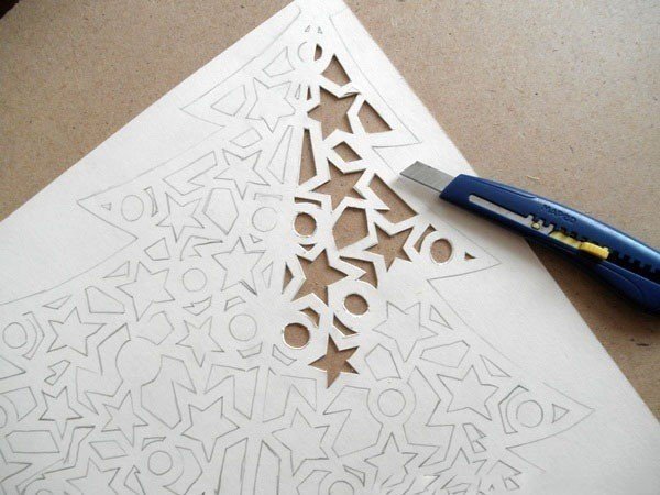 Кружевная елка из бумаги