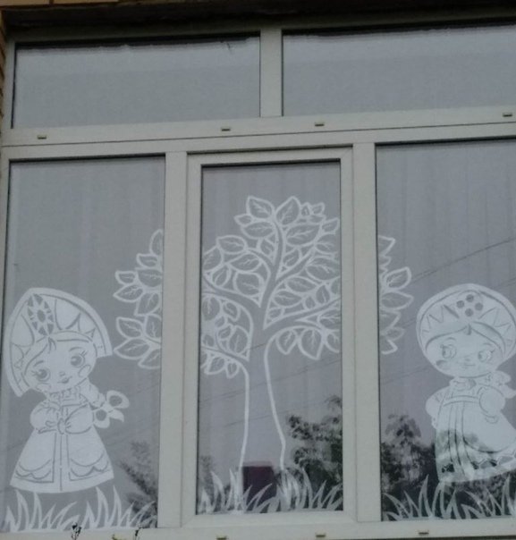 Украшение окон к 12 июня