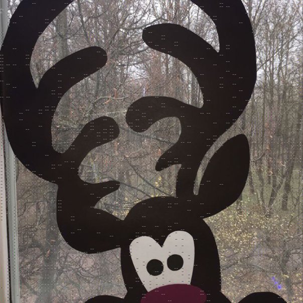 Новогодние украшения на окна олень выглядывает