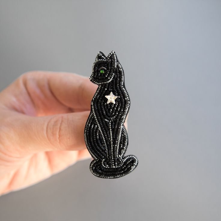 Брошь черная кошка