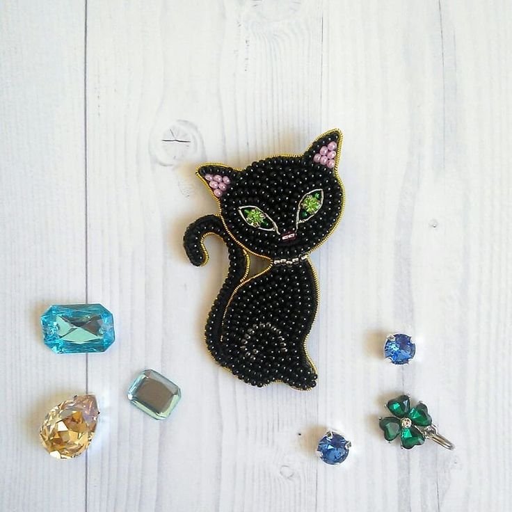 Брошь бисером кошка