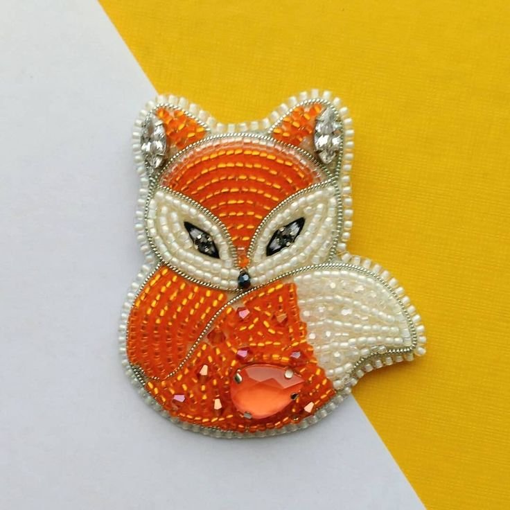 Брошь Лисичка из бисера