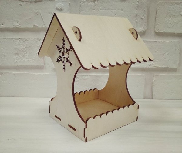 Необычные кормушки для птиц из фанеры