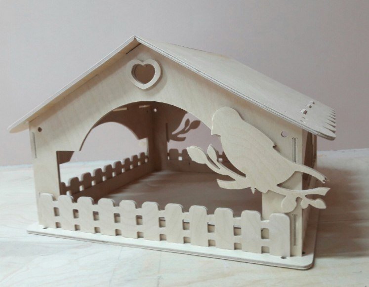 Кормушка для птиц из фанеры