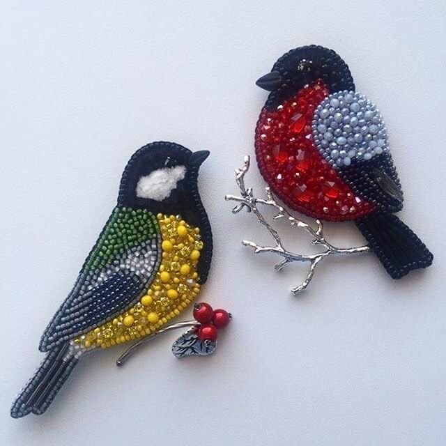 Снегирь бисером брошь