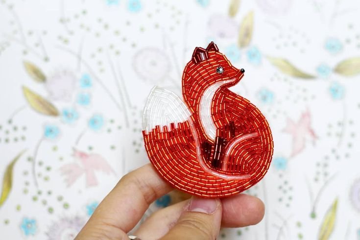 Брошь Лисичка из бисера