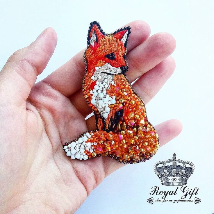 Брошь лиса из бисера