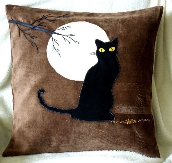 Диванные подушки с аппликацией