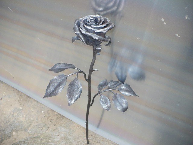 Кованая роза