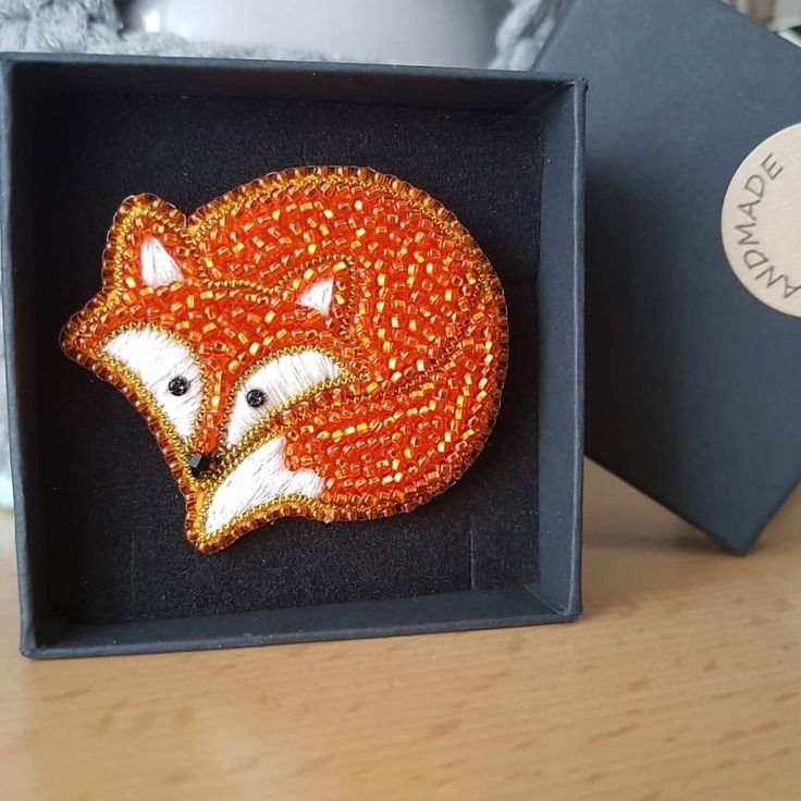 Брошь Лисичка из бисера