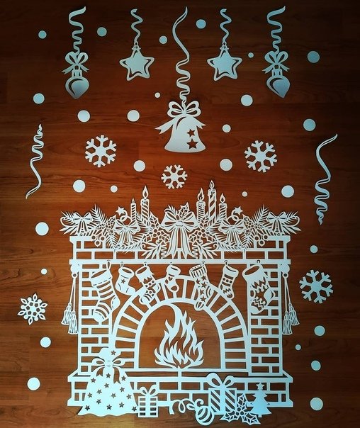 Трафарет на окно камин новогодний