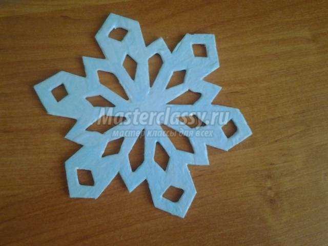 Снежинки из потолочной плитки