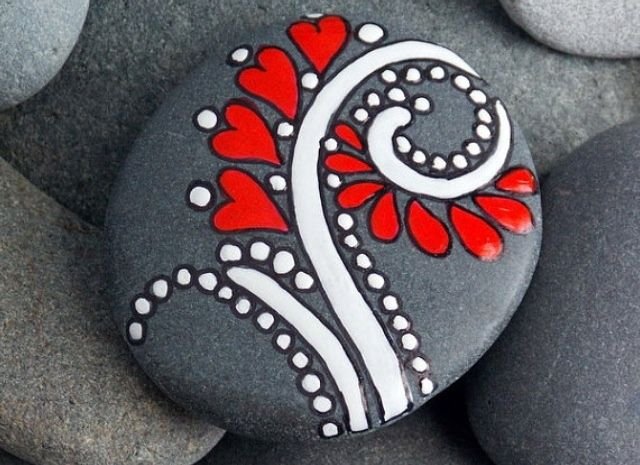 Роспись морских камней