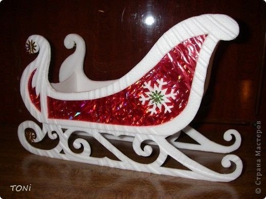 Сани новогодние из потолочных плит
