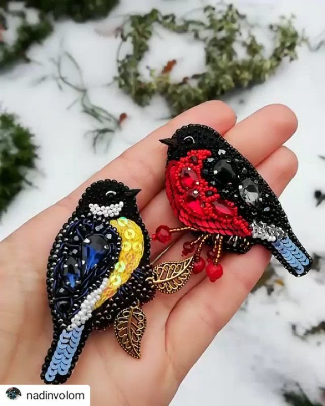 Брошка Снегирь из бисера