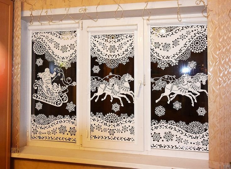 Окна украшенные вытынанками