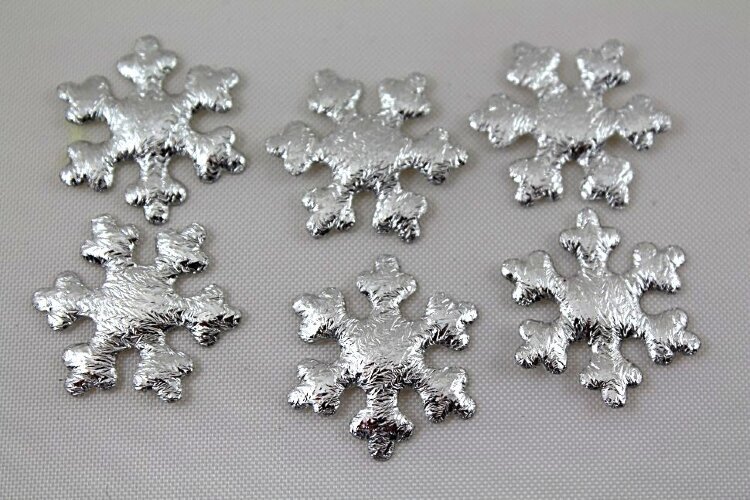 Снежинки из фольгированного утеплителя