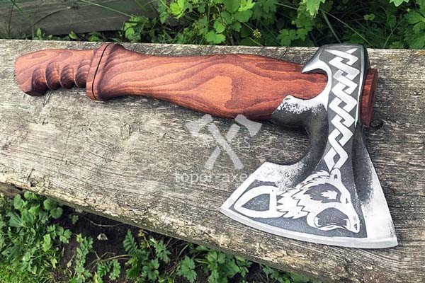 Медведь с топором