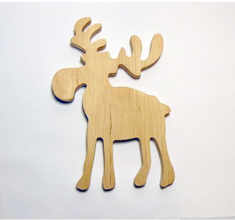 Фигурка лося из дерева