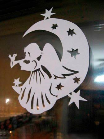 Вытынанка Ангелочек с месяцем