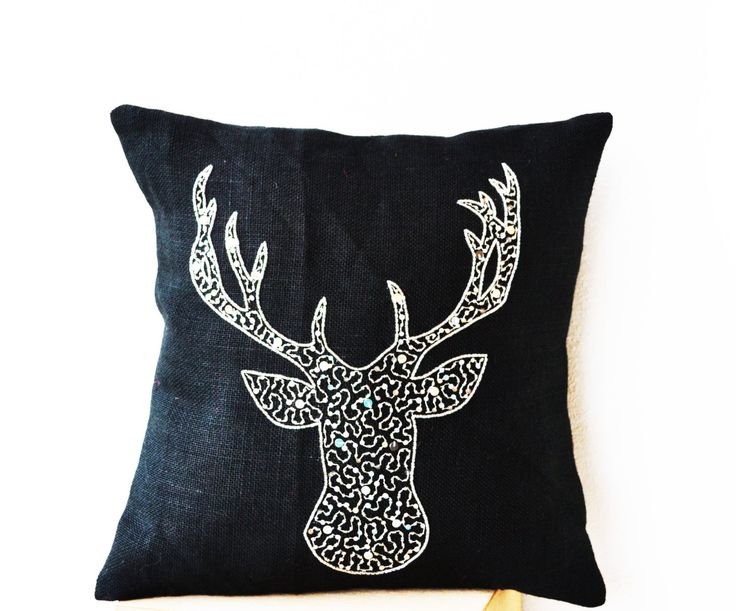 Подушка декоративная с новогодним оленем