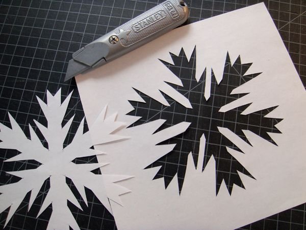 Из бумаги на окно