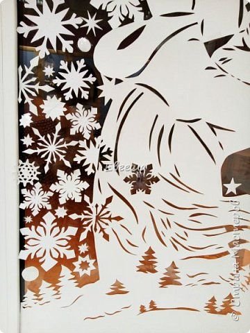 Вытынанка дед Мороз сыпет снежинки