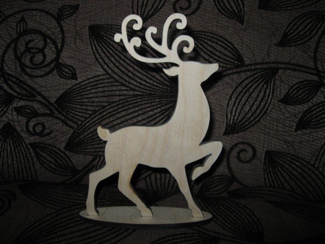 Олень из пенопласта