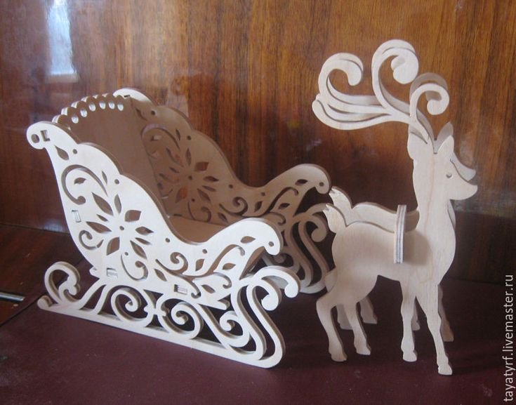 Олень и сани из пенопласта