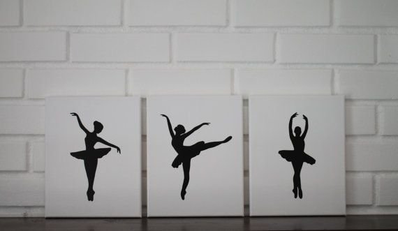 Балерина на стене