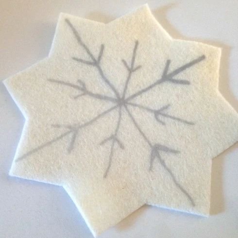 Снежинки на фетре