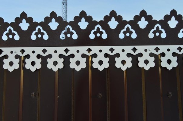 Декоративные накладки на забор