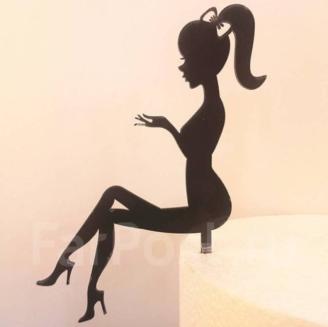 Торт с фигуркой девушки