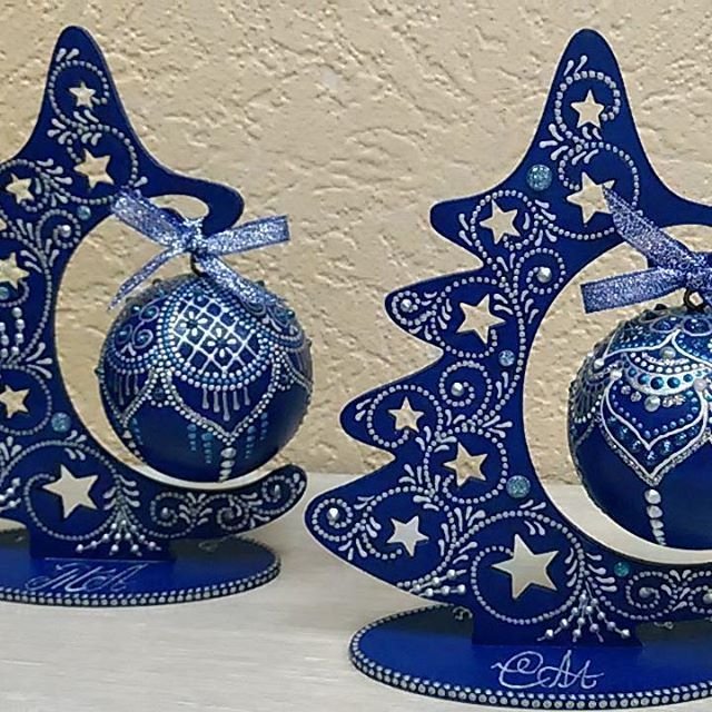 Точечная роспись новогодних шаров