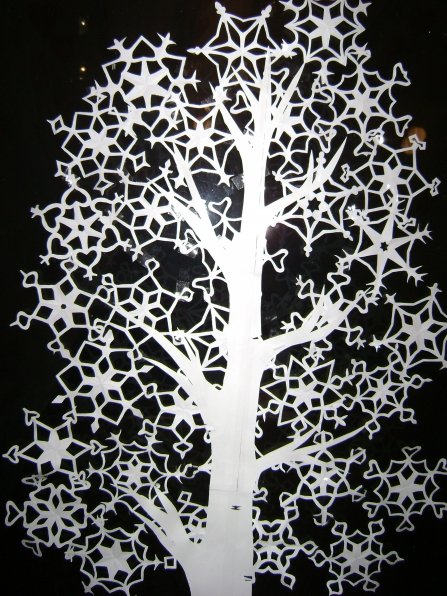 Снежинка из дерева