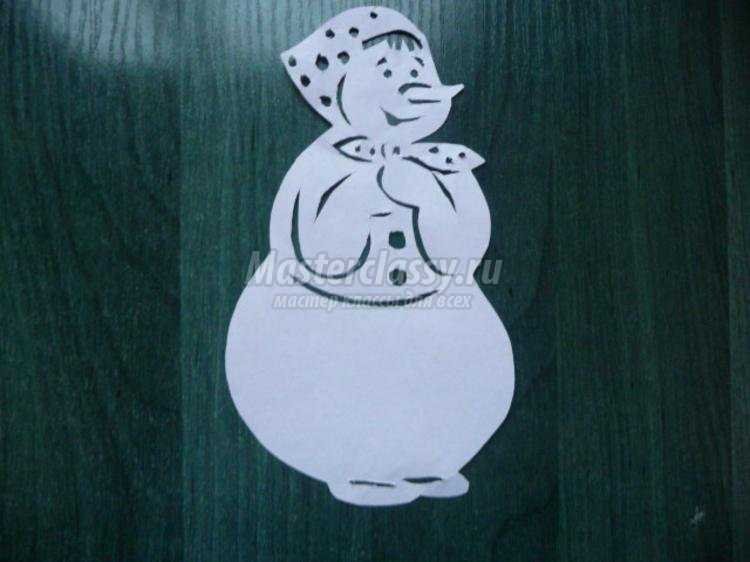 Трафарет снежной бабы на окно