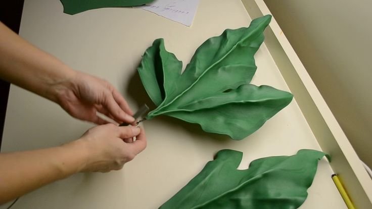 Листья георгина из изолона