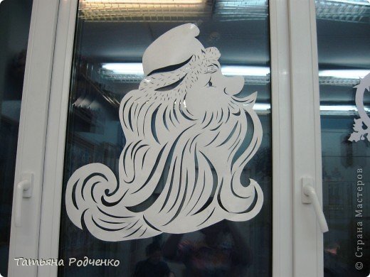 Резной дед Мороз на окно