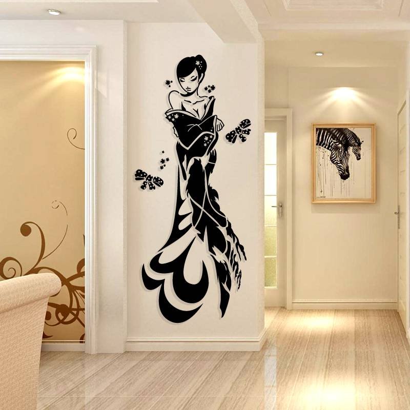 Декор стен в прихожей