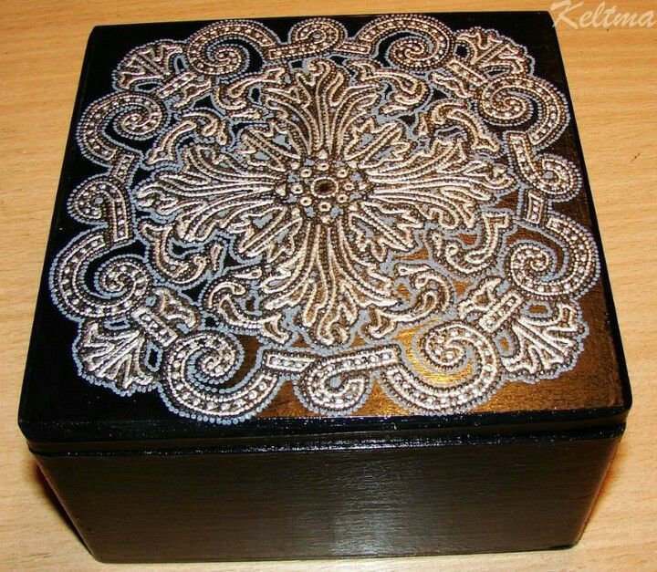 Шкатулка с орнаментом