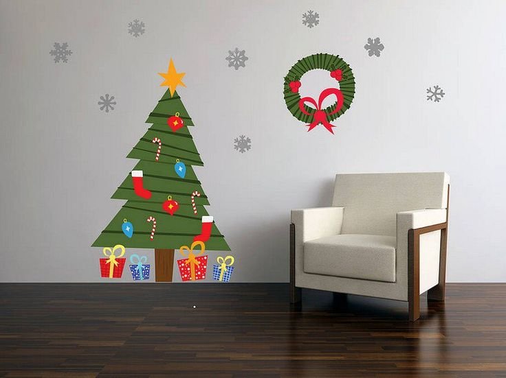 Елка из стикеров на стене