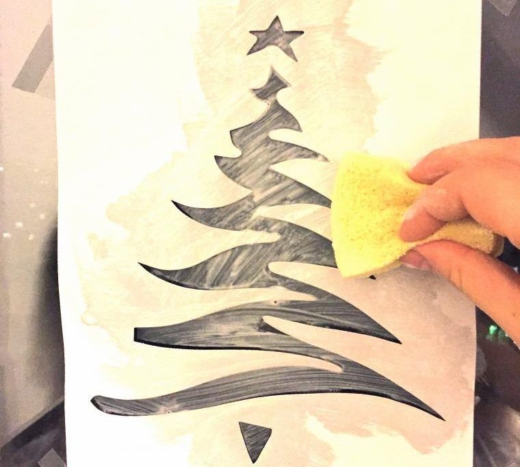 Рисование на окнах елка