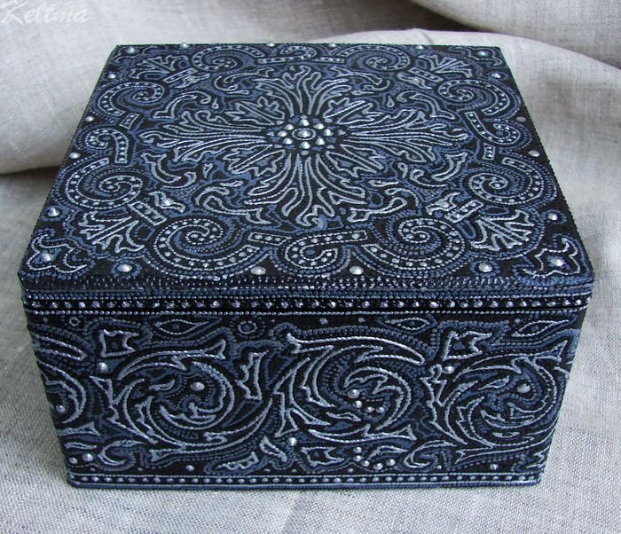 Декорировать деревянную шкатулку