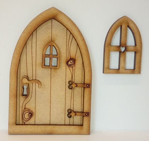 Сказочная деревянная дверь