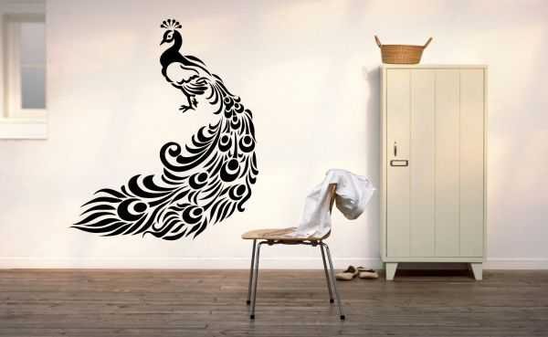 Рисунок птицы на стене